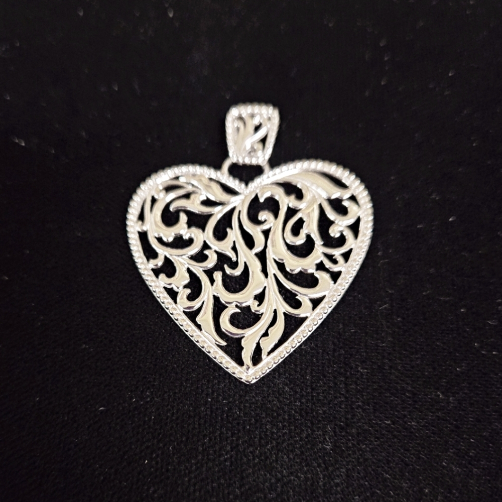 Paz Filigree Silver Pendant